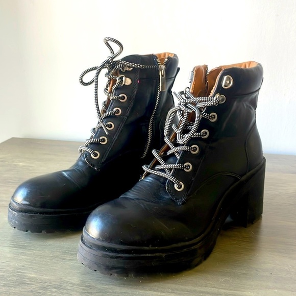Pull & Bear, women’s euro 37/US Women’s 6.5-7, platform combat boot, zip & lace - Picture 1 of 8